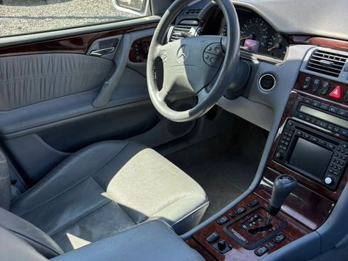 Used 2000 Mercedes-Benz E 320 Sedan image 54