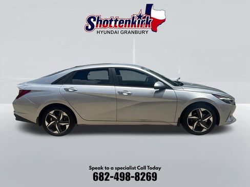 Used 2023 Hyundai Elantra SEL w/ Convenience Package FWD image 5