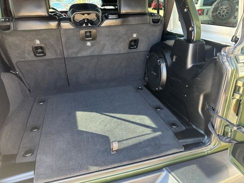 Used 2021 Jeep Wrangler Unlimited Rubicon image 12