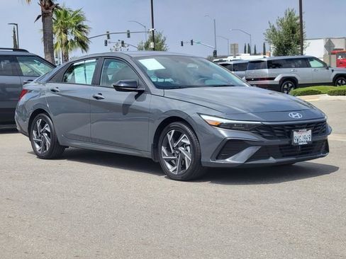 Certified 2025 Hyundai Elantra SEL FWD image 34