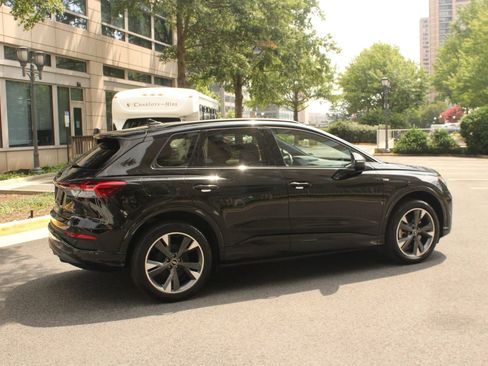 Used 2023 Audi Q4 e-tron Premium Plus w/ Premium Plus AWD/4WD image 7