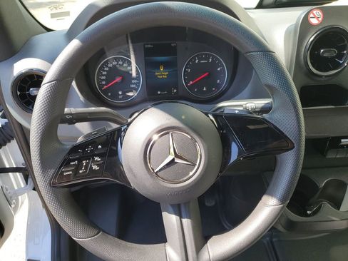 Used 2025 Mercedes-Benz Sprinter 2500 image 22