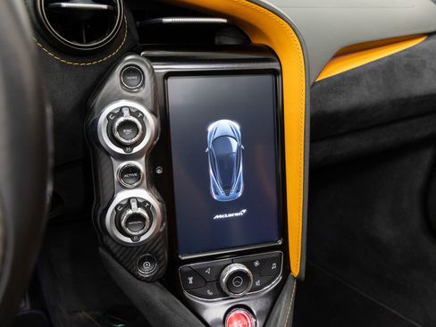 Used 2020 McLaren 720S Performance RWD image 17