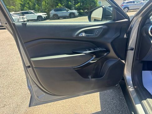 Used 2024 Chevrolet Trax RS w/ Driver Confidence Package FWD image 30