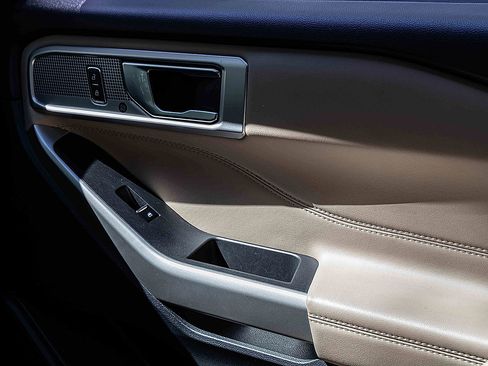 Used 2023 Ford Explorer Limited image 16