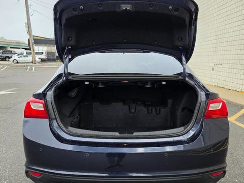 Used 2018 Chevrolet Malibu Hybrid w/ Driver Confidence Package FWD image 9