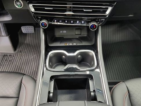 New 2026 Chevrolet Traverse RS w/ LPO, Floor Liner Package FWD image 31