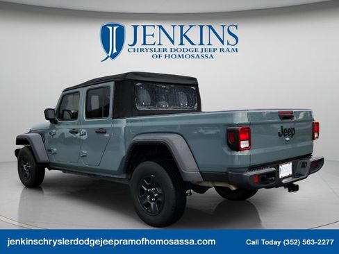 Used 2024 Jeep Gladiator Sport AWD/4WD image 7