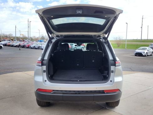 Used 2025 Jeep Grand Cherokee Altitude image 15