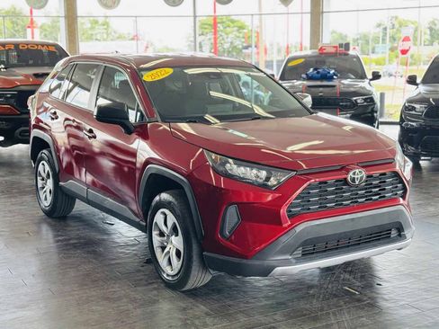 Used 2022 Toyota RAV4 LE AWD/4WD image 1