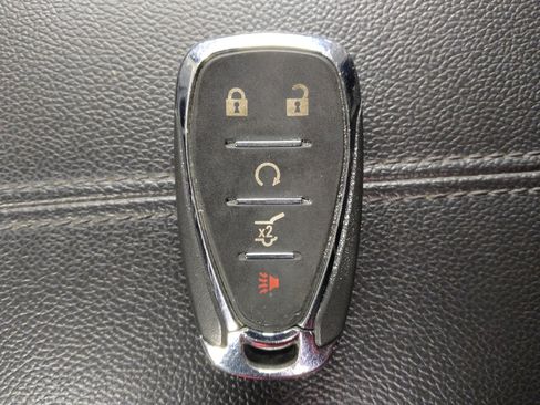 Used 2021 Chevrolet Equinox Premier image 32