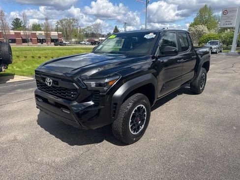 Used 2024 Toyota Tacoma TRD Off-Road AWD/4WD image 3