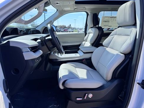 New 2026 Lincoln Navigator L Reserve AWD/4WD image 4