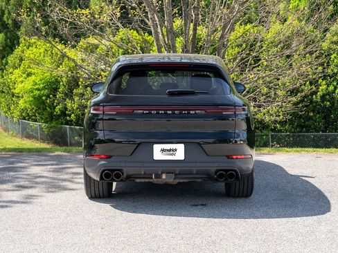 Certified 2024 Porsche Cayenne w/ Premium Package Plus (PFM) AWD/4WD image 7