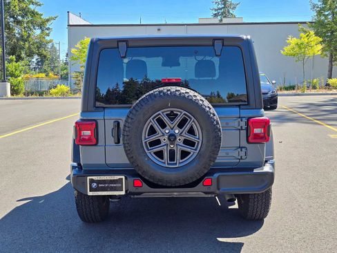 Used 2024 Jeep Wrangler Sport AWD/4WD image 4