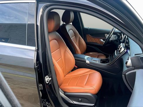 Used 2022 Mercedes-Benz GLC 300 4MATIC image 9