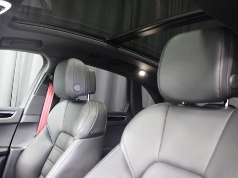 Used 2025 Porsche Macan AWD/4WD image 5