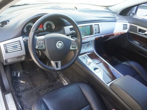 Used 2011 Jaguar XF Premium RWD image 37