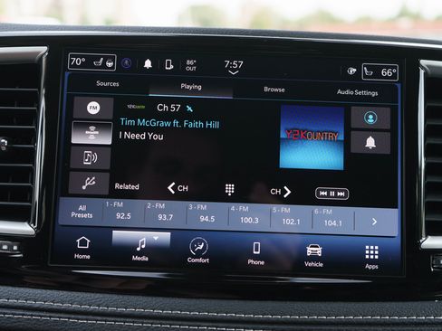 Used 2024 Chrysler Pacifica Touring-L AWD/4WD image 15