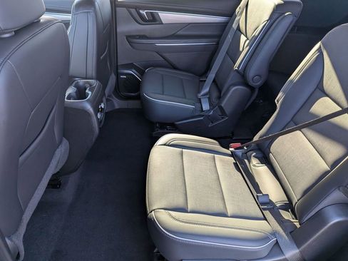 Used 2025 Buick Enclave Preferred AWD/4WD image 32