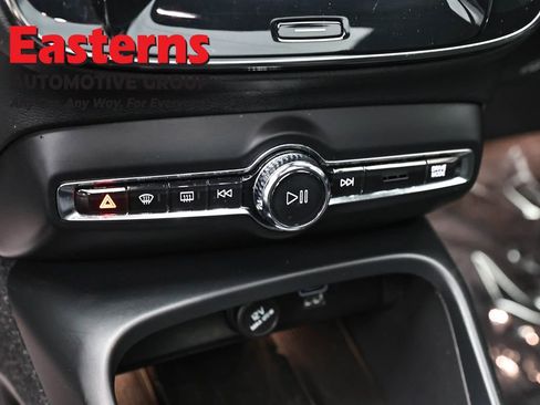 Used 2020 Volvo XC40 T5 R-Design AWD/4WD image 19