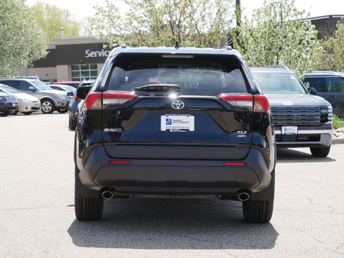 Used 2021 Toyota RAV4 XLE Premium AWD/4WD image 7