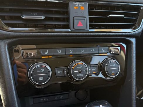 Certified 2024 Volkswagen Taos SE image 15