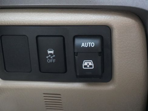 Used 2011 Toyota Sequoia Platinum image 28