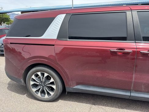 Used 2024 Kia Carnival EX FWD image 4