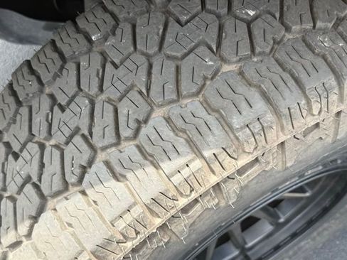 Used 2018 Toyota Tacoma TRD Off-Road AWD/4WD image 12