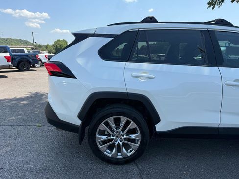Used 2022 Toyota RAV4 XLE Premium FWD image 39
