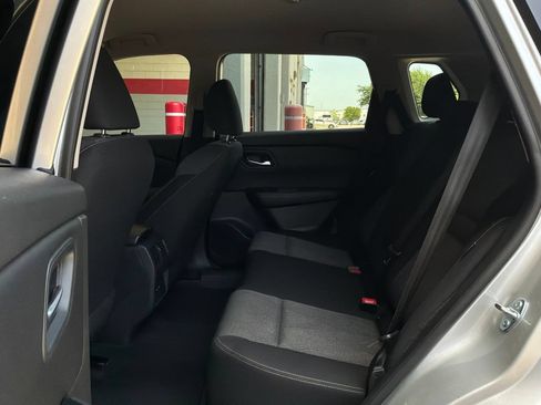 Used 2025 Nissan Rogue SV FWD image 12
