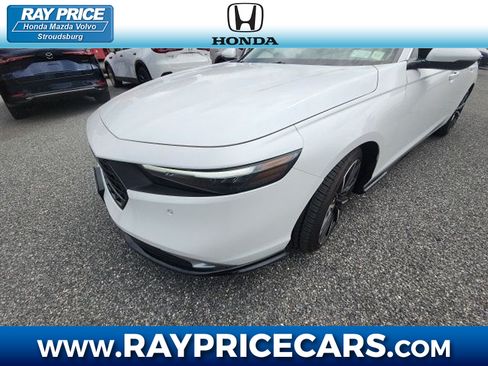 Used 2024 Honda Accord Touring image 1