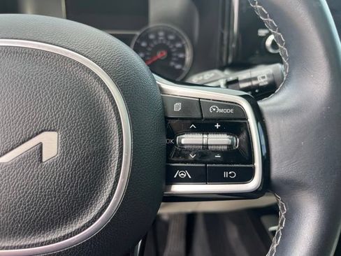 Used 2022 Kia Sorento S w/ Panoramic Sunroof Package FWD image 16