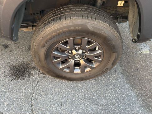 Used 2020 Toyota Tacoma SR5 RWD image 35