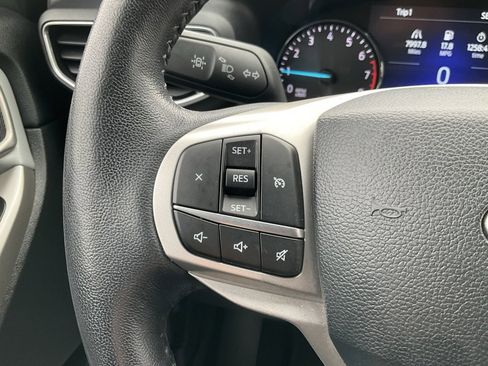 Used 2023 Ford Explorer XLT w/ Equipment Group 202A image 5