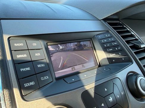 Used 2016 Ford Taurus SEL FWD image 16