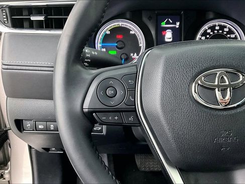 Used 2022 Toyota Venza XLE image 27