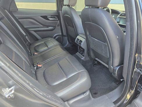 Used 2017 Jaguar F-PACE Prestige image 31