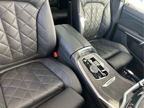 Used 2024 BMW X7 xDrive40i w/ M Sport Package image 24