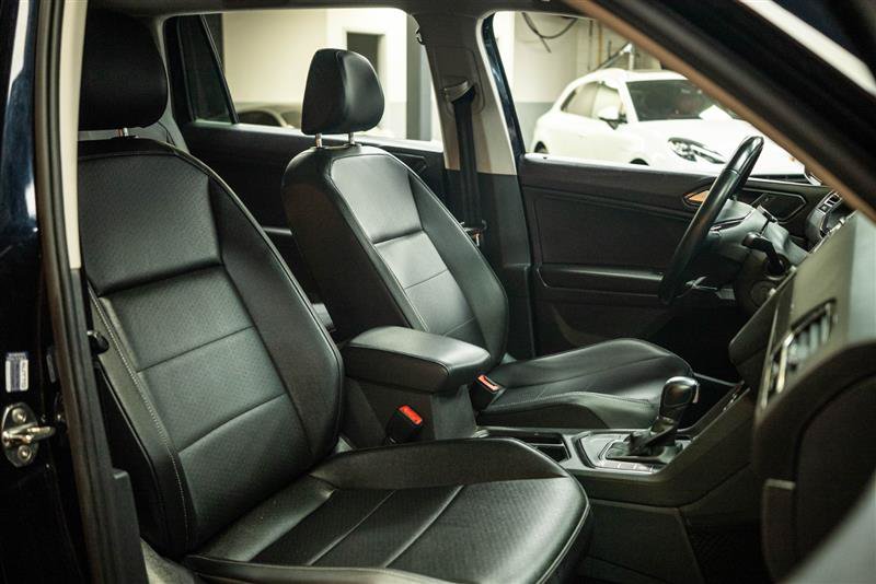 Used 2018 Volkswagen Tiguan SE w/ Panoramic Sunroof Package FWD image 14