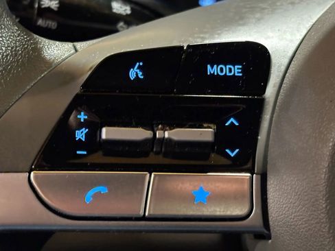 Used 2024 Hyundai Elantra SE image 45