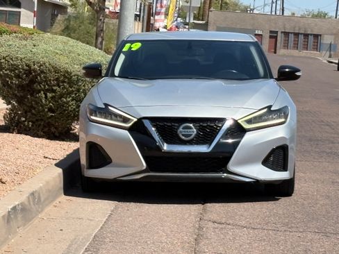 Used 2019 Nissan Maxima 3.5 SV w/ Floor Mat Group FWD image 2