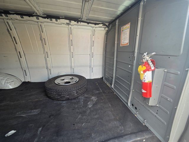 Used 2015 Chevrolet Express 3500 Extended RWD image 10