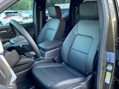 New 2025 GMC Canyon Elevation w/ Convenience Package image 9