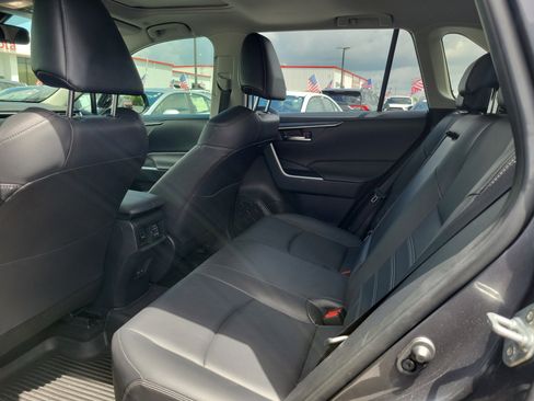 Used 2025 Toyota RAV4 XLE Premium AWD/4WD image 18