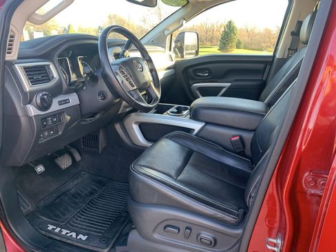 Used 2018 Nissan Titan PRO-4X image 18