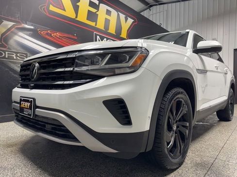 Used 2020 Volkswagen Atlas Cross Sport SEL Premium AWD/4WD image 2