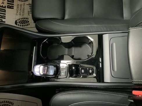 Used 2024 Volvo XC40 B5 Plus AWD/4WD image 37