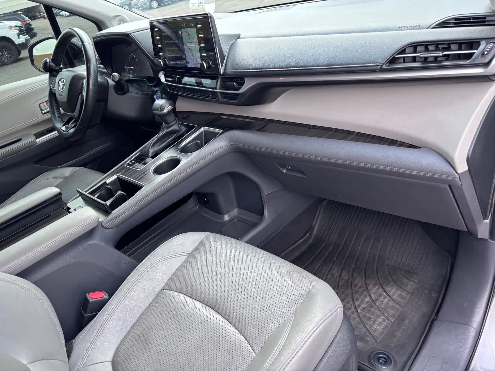 Used 2022 Toyota Sienna Limited FWD image 10